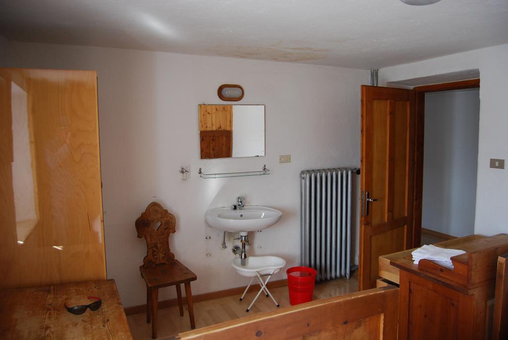 Rifugio Gardeccia Hutte Hotel Pozza di Fassa Habitación foto